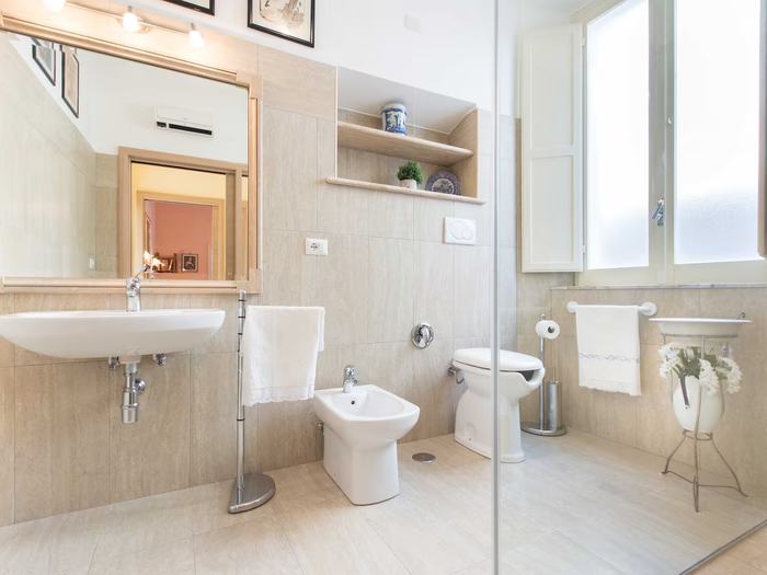 Overall view of the bathroom