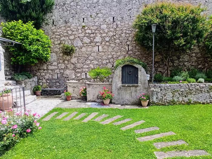 Garden path